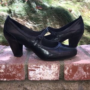 Clarks artisan Mary Jane pumps